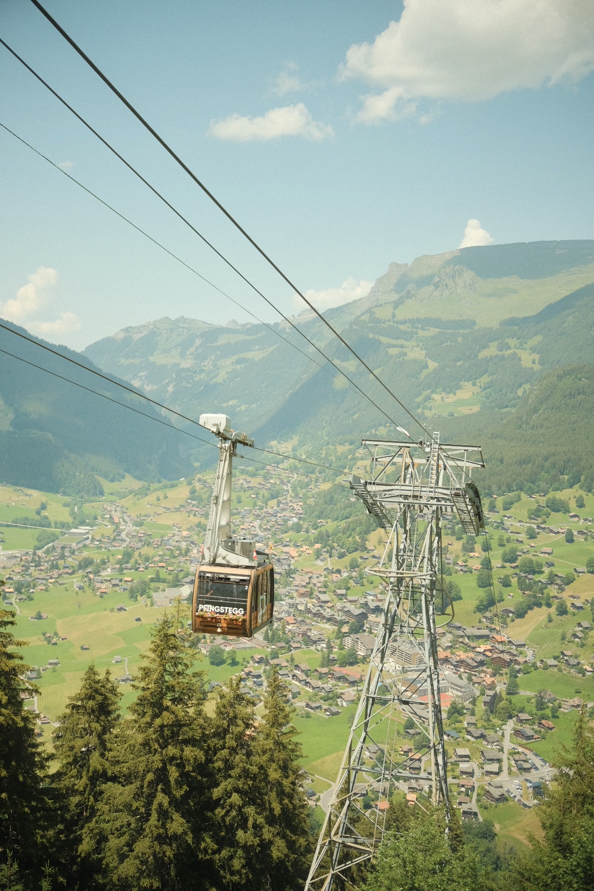 Pfingstegg cable car gliding over Grindelwald village.